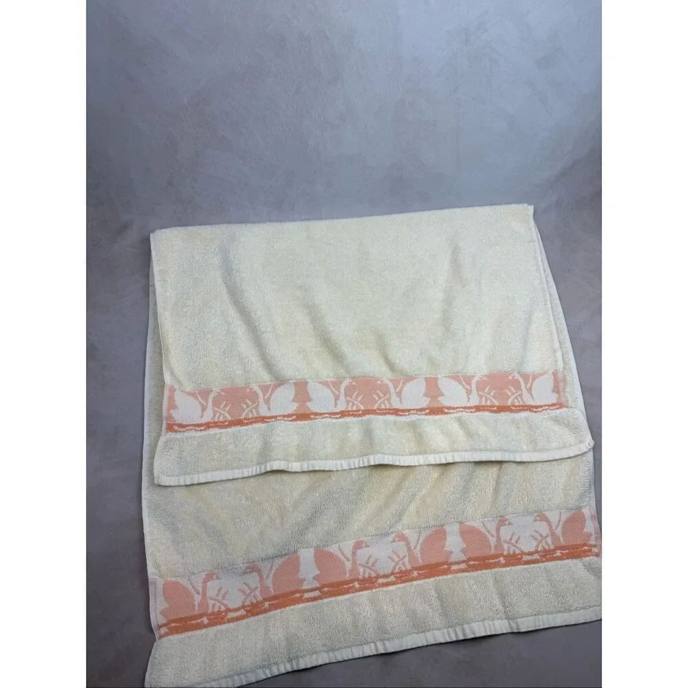 Vintage Swan Bath Towel Marco Polo Pink 21x40” READ Cottagecore